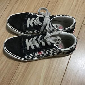 Kids Echo Unltd Black and White Shoes Size 5 Sneakers